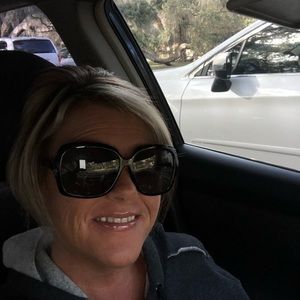 Meet your Posher, Denise